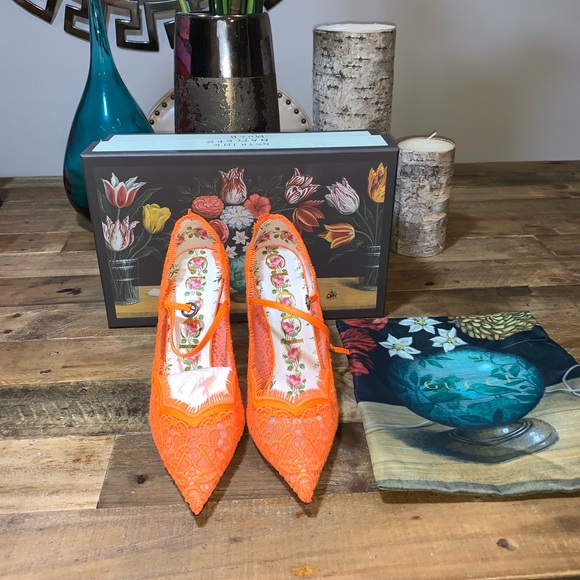 Gucci Virginia Lace Pumps - Picture 5 of 8